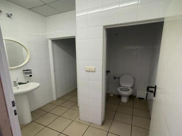 Local Comercial en venta en Flores del Sil, El Bierzo