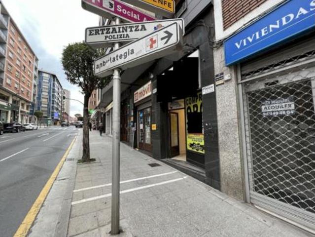 Local Comercial en venta en Urbi, Basauri