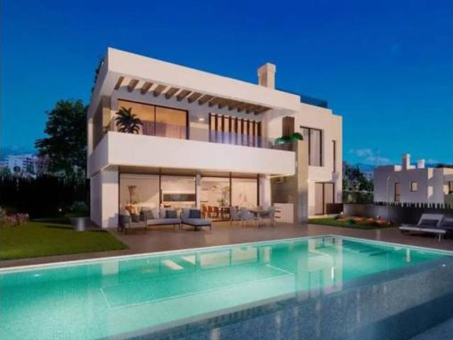 Local Comercial en venta en Real de El Campanario, Estepona