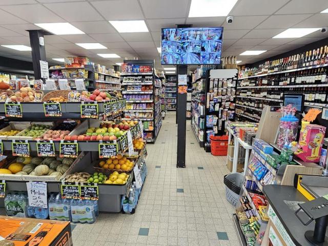 Local Commercial vente à Étampes, Lardy
