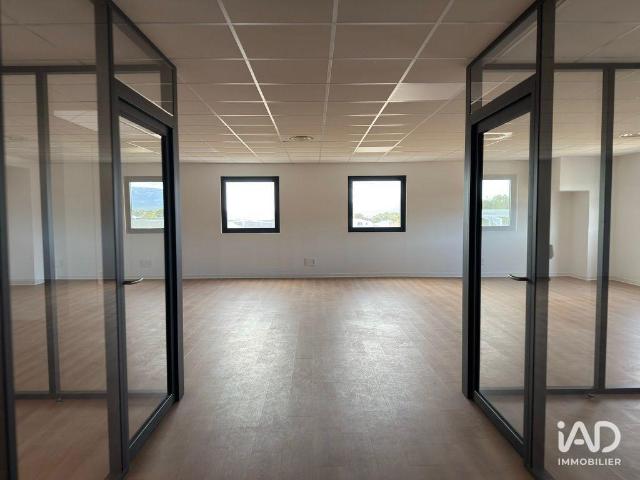 Local Commercial vente à Arrondissement de Toulon, Signes