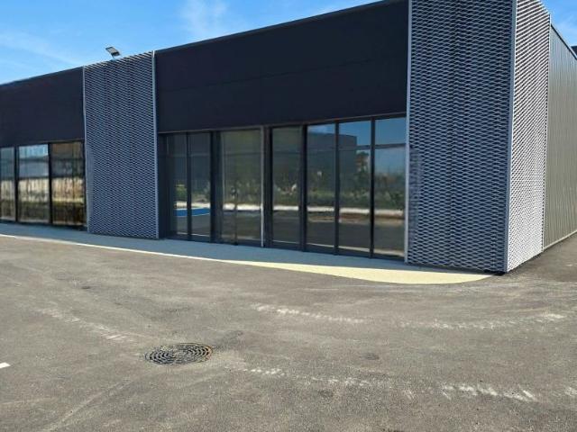 Local Commercial vente à Saint-paul-trois-châteaux