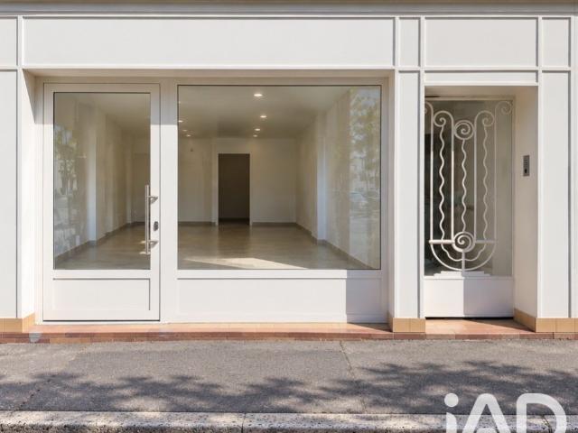 Local Commercial vente à Hyper-Centre, Fontainebleau