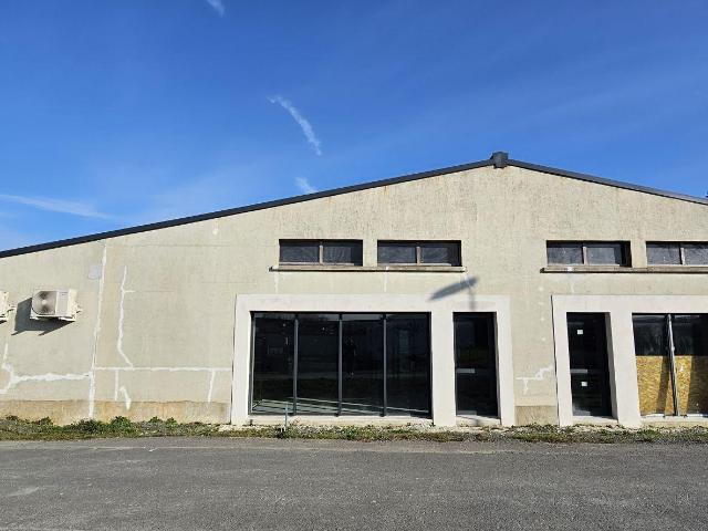 Local Commercial vente à La Roche-sur-Yon, Les Epesses