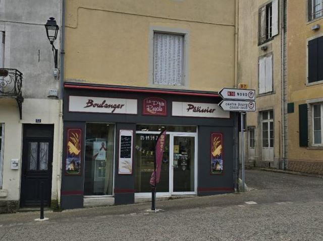 Local Commercial vente à Montmorillon, Couhé