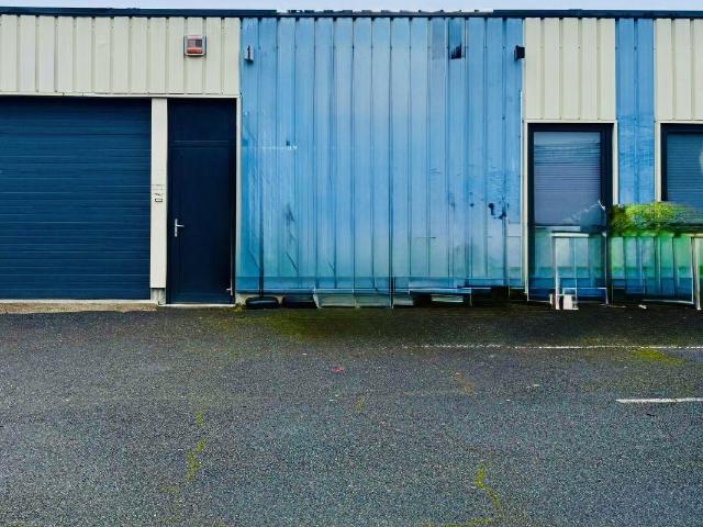 Local Commercial vente à Melun, Vaux-le-pénil