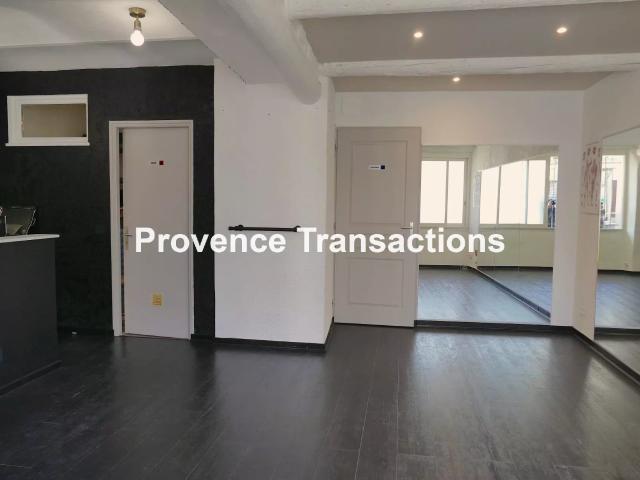 Bureau vente à Beaumes-de-Venise, Vaucluse