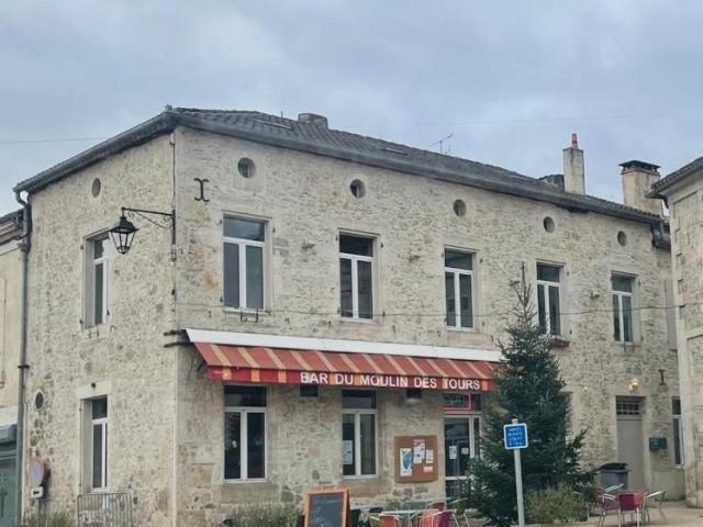 Local Commercial vente à Barbaste, Comblat