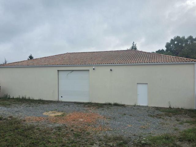 Local Commercial vente à Jonzac, Saint-martin-d'ary