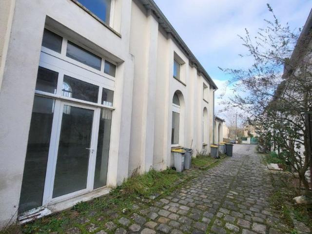 Local Commercial vente à Fontainebleau, Montcourt-fromonville