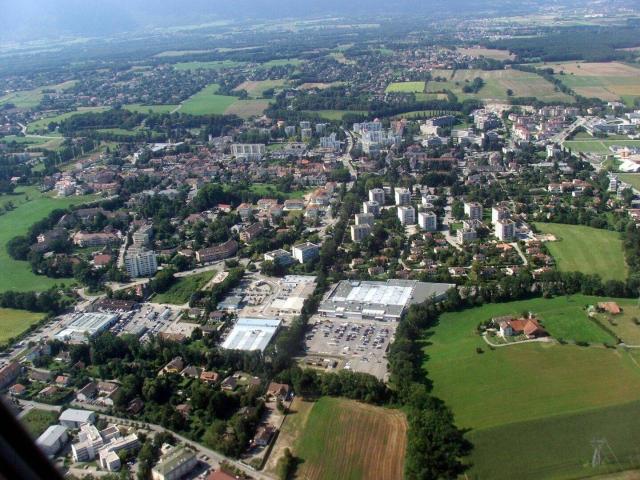 Local Commercial vente à Ferney-voltaire, Bois-Chatton