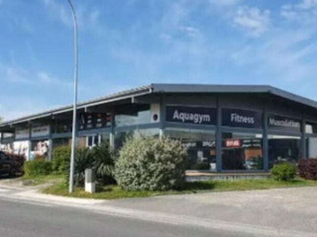 Local Commercial vente à Saint-médard-en-jalles, La Rue Est
