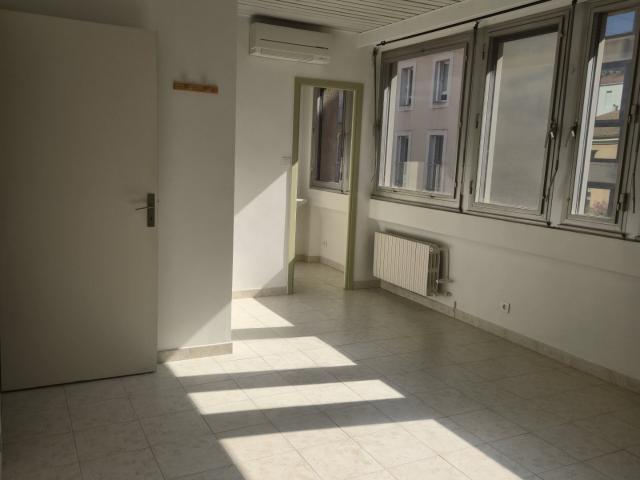 Local Commercial vente à Apt, Cavaillon