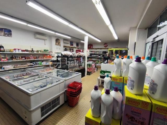 Local Commercial vente à Sens