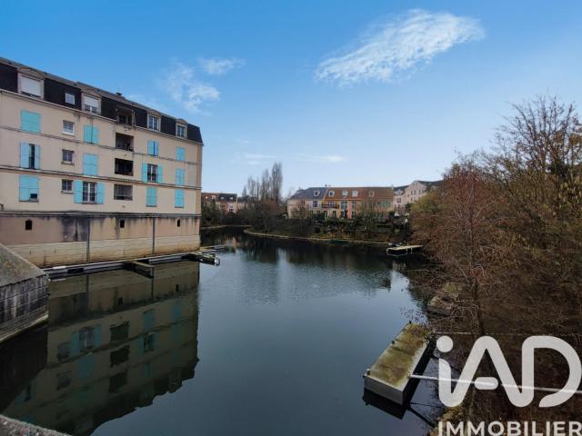 Local Commercial vente à Pontoise, Cergy