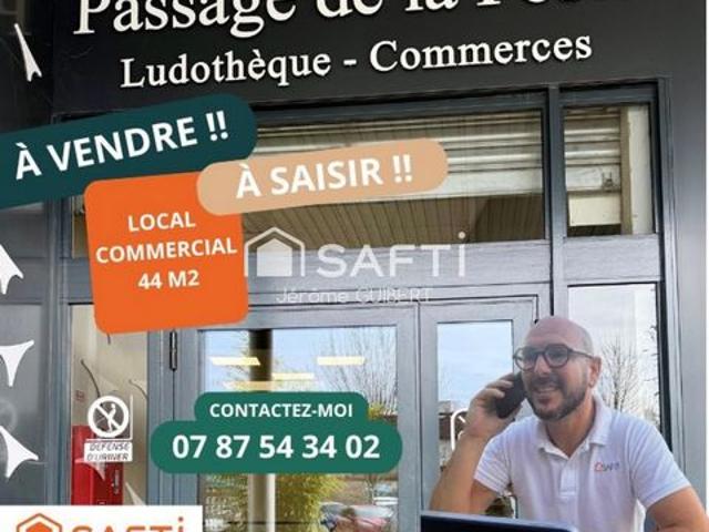 Local Commercial vente à Bressuire