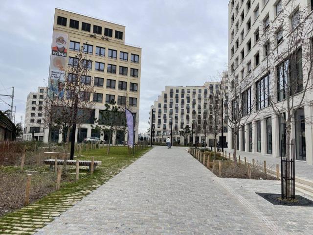 Local Commercial location à Paris, Quartier de la Villette