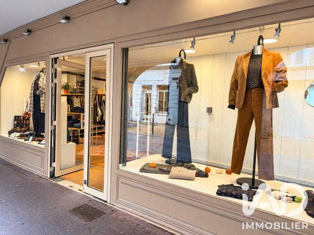 Local Commercial vente à Village Centre-ville, Rueil-Malmaison