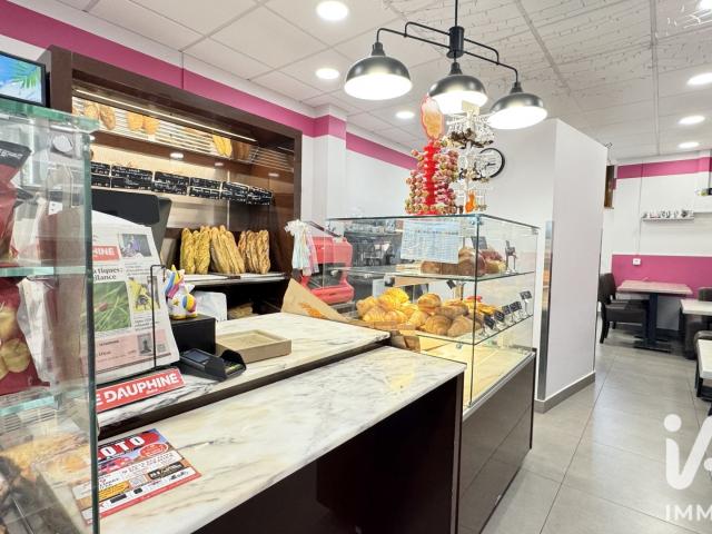 Local Commercial vente à Saint-Pierre-en-Faucigny, Haute-Savoie