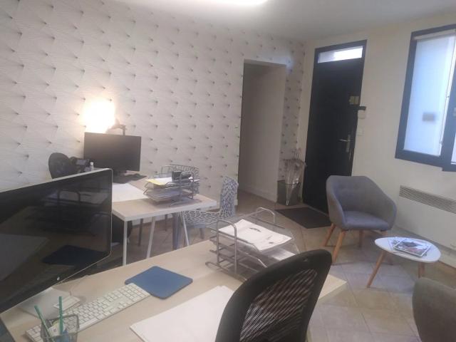 Bureau vente à La Villeneuve, Mézières-sur-Seine