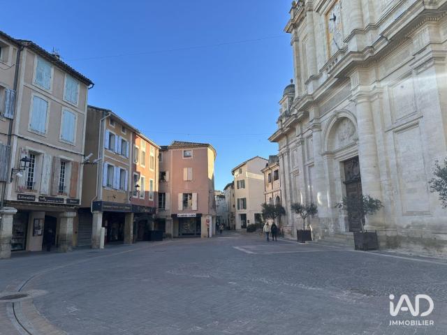 Local Commercial vente à Avignon, L'isle-sur-la-sorgue