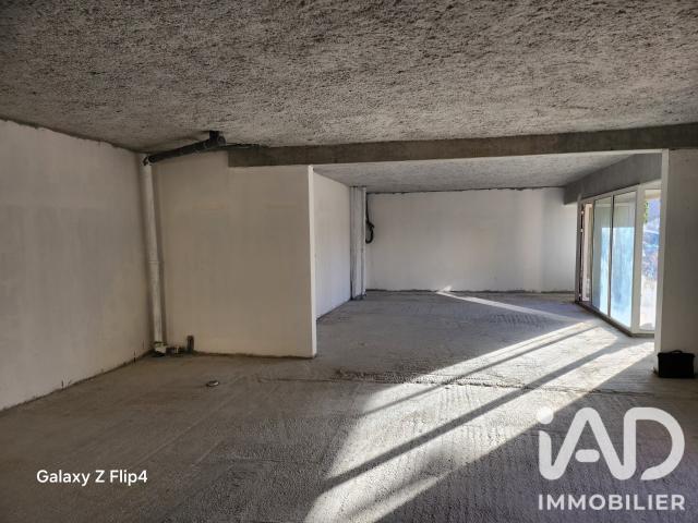 Local Commercial vente à Saint-Seurin-sur-l'Isle, Gironde