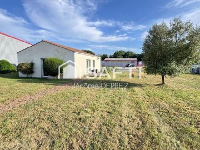 Local Commercial vente à Fontenay-le-Comte, Les Magnils-reigniers