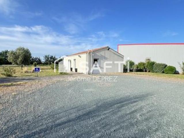 Local Commercial vente à Fontenay-le-Comte, Les Magnils-reigniers