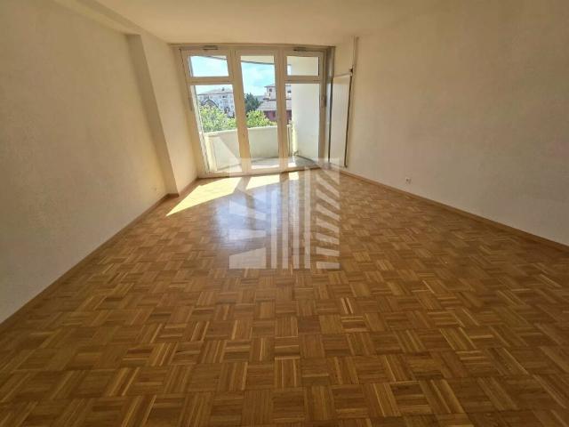 Büro mieten in Renens, Waadt