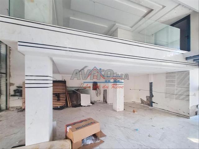 Local commercial location à Rbat