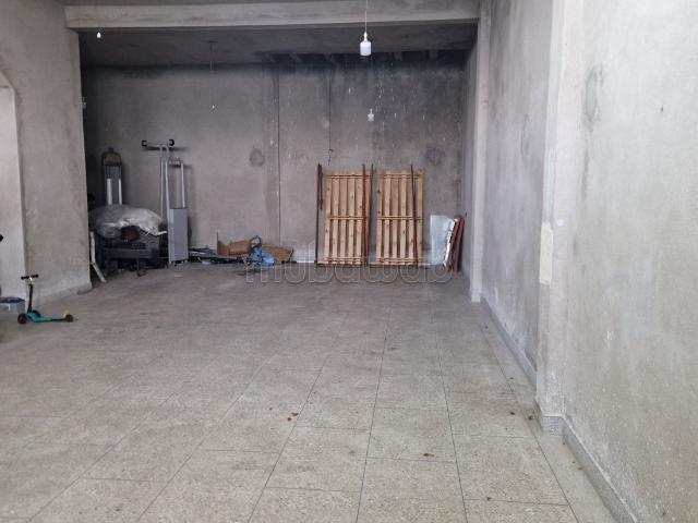 Local commercial location à Tasa