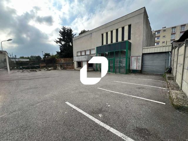 Local Commercial vente à Saint-Germain-en-Laye, Chambourcy