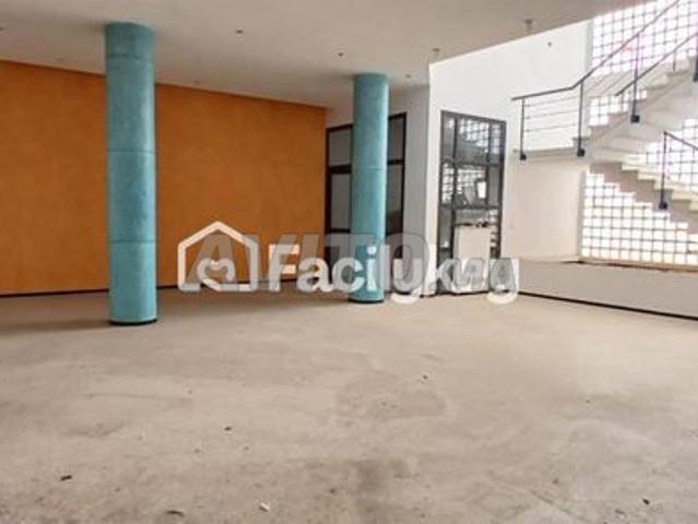 Local commercial location à Rbat