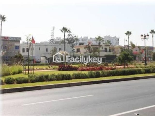 Local commercial location à Rbat