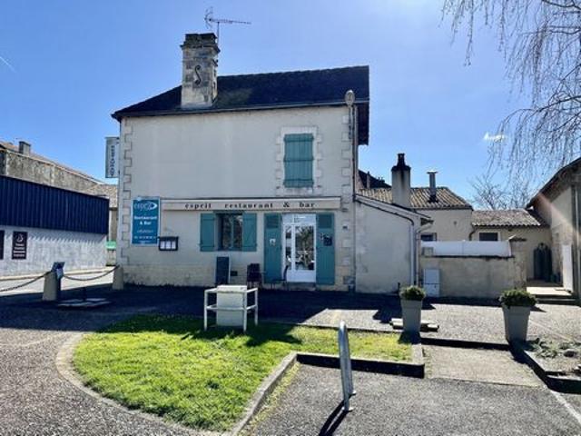 Local Commercial vente à Montmorillon, L'isle-jourdain