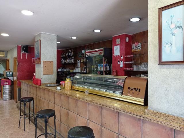 Local Comercial en alquiler en Cornellà De Llobregat, Riera