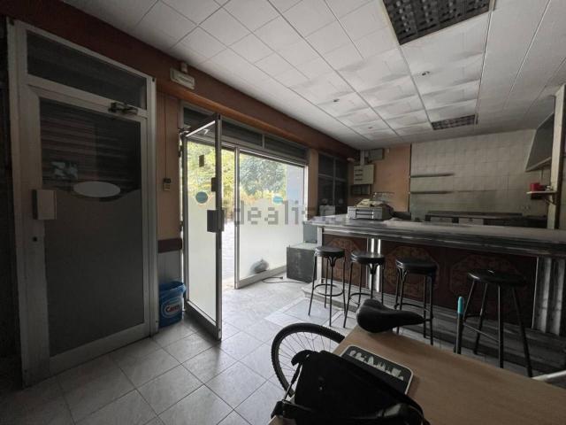 Local Comercial en alquiler en Cornellà De Llobregat, Riera