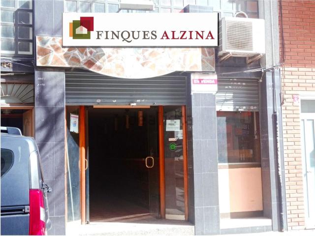 Local Comercial en venta en Cornellà De Llobregat, les Planes