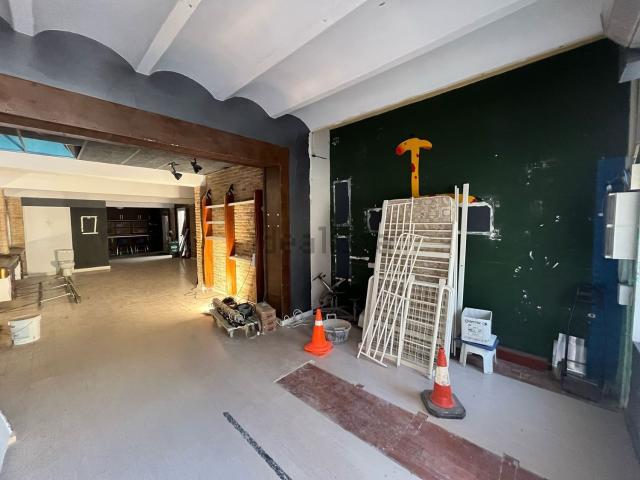 Local Comercial en venta en Cornellà De Llobregat, la Gavarra