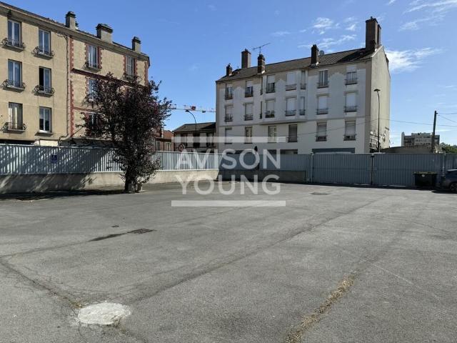 Local Commercial location à Saint-Denis, Aubervilliers