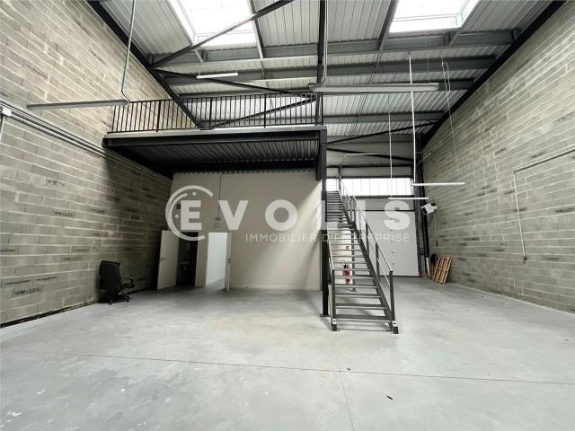 Local Commercial location à Bordeaux, Beychac-et-caillau