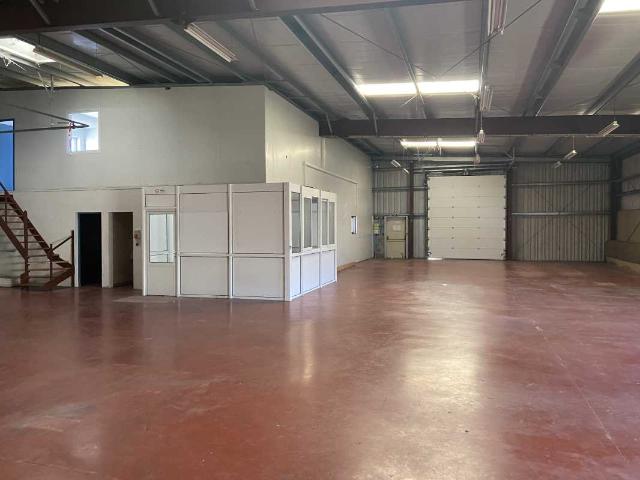 Local Commercial location à Bordeaux, Blanquefort