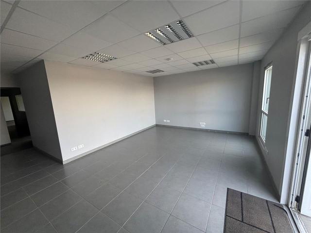 Local Commercial location à Rouen, Boos