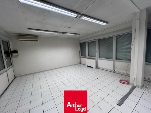 Local Commercial location à Bourg-en-Bresse, Bourg-en-bresse