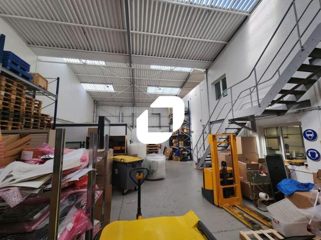 Local Commercial location à Versailles, Buc