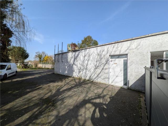 Local Commercial location à Bordeaux, Cenon