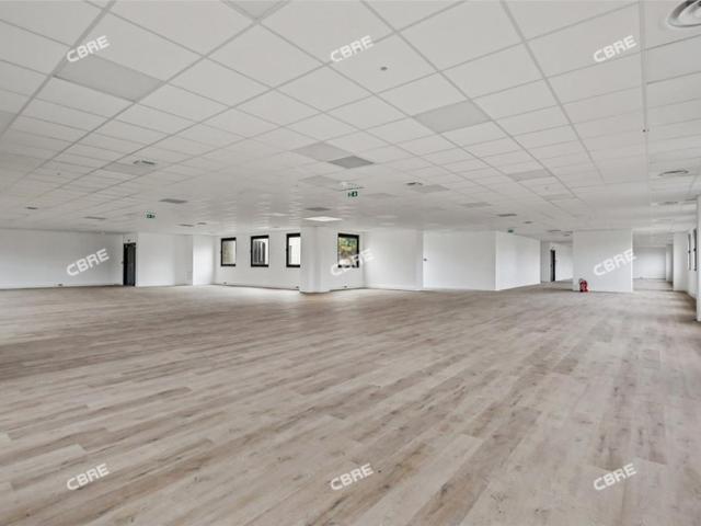 Local Commercial location à Pontoise, Cergy