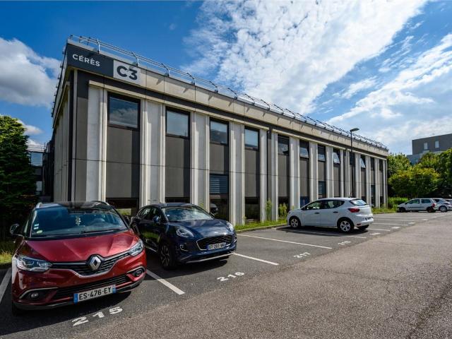 Local Commercial location à Pontoise, Cergy