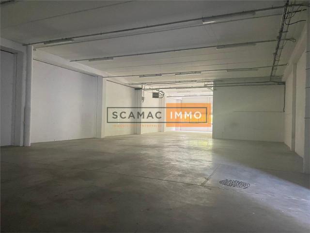 Local Commercial location à Pontoise, Cergy