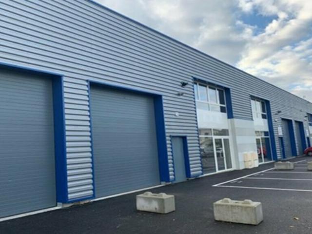 Local Commercial location à Senlis, Chambly